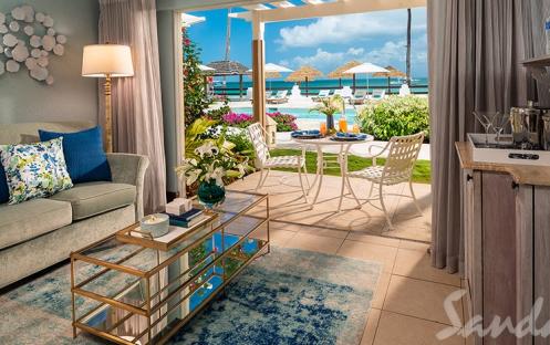  Caribbean Beachfront Grande Luxe Walkout Club Level Room - WGB (6)